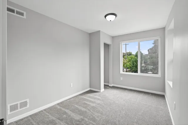 $474,900 | 1235 Minnehaha Avenue East, St. Paul, MN 55106