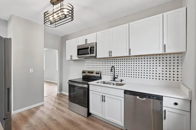 $474,900 | 1235 Minnehaha Avenue East, St. Paul, MN 55106