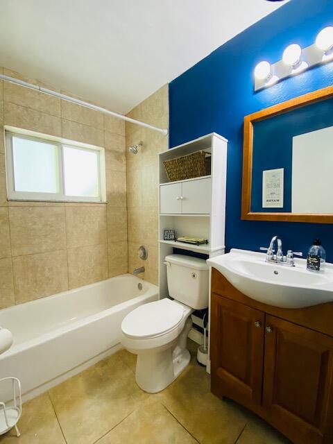 11129 Mandarin Street Boca Raton, FL 33428 - Photo 14 of 20 Guesth bathroom