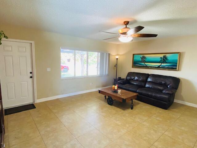 11129 Mandarin Street Boca Raton, FL 33428 - Photo 7 of 20 Living room