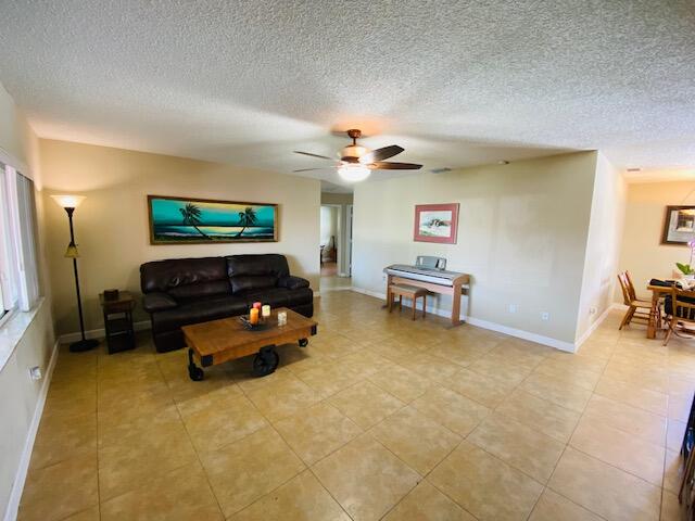 11129 Mandarin Street Boca Raton, FL 33428 - Photo 9 of 20 Living room