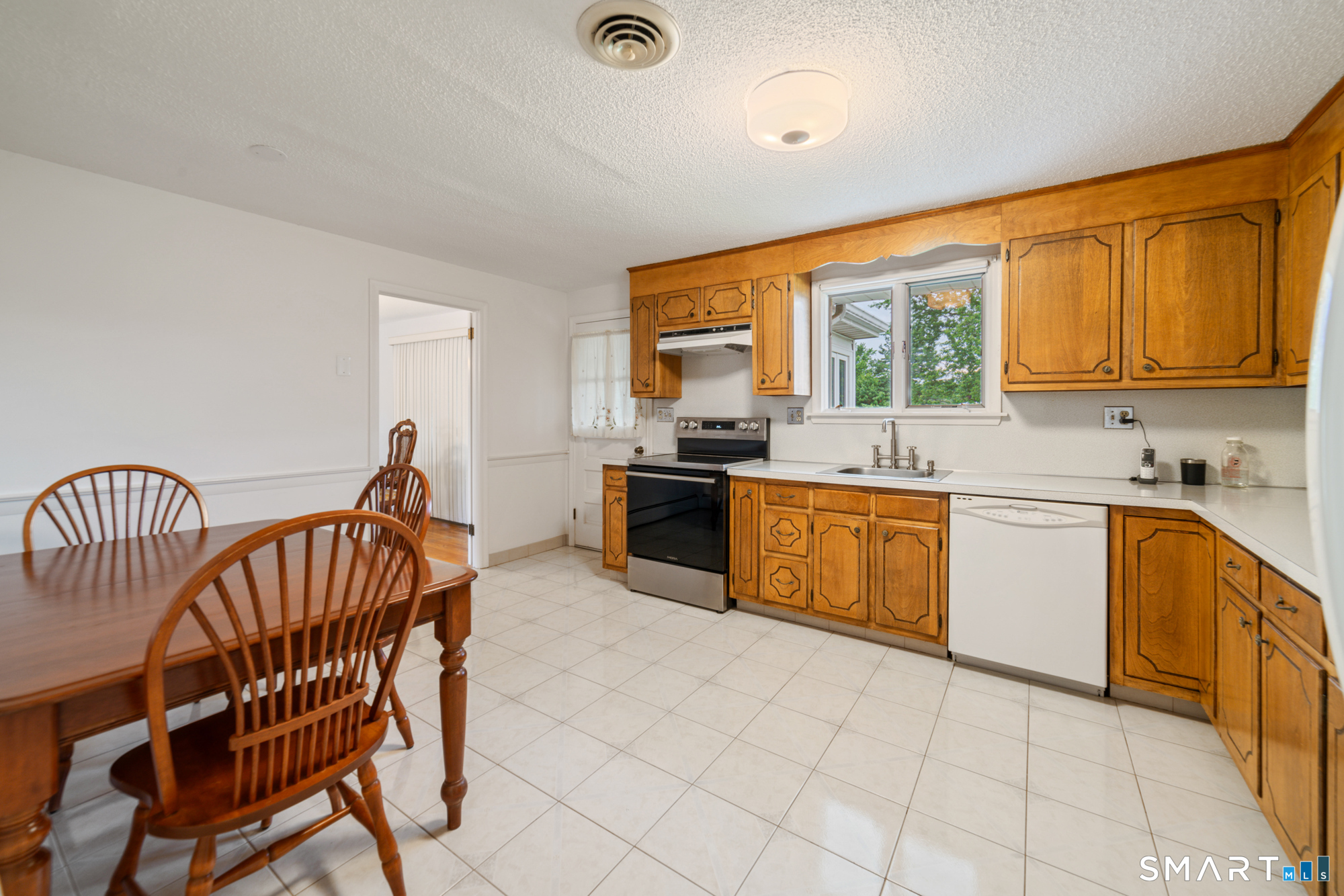 36 Cross Hill Road Wethersfield, CT 06109 - Photo 11 of 40