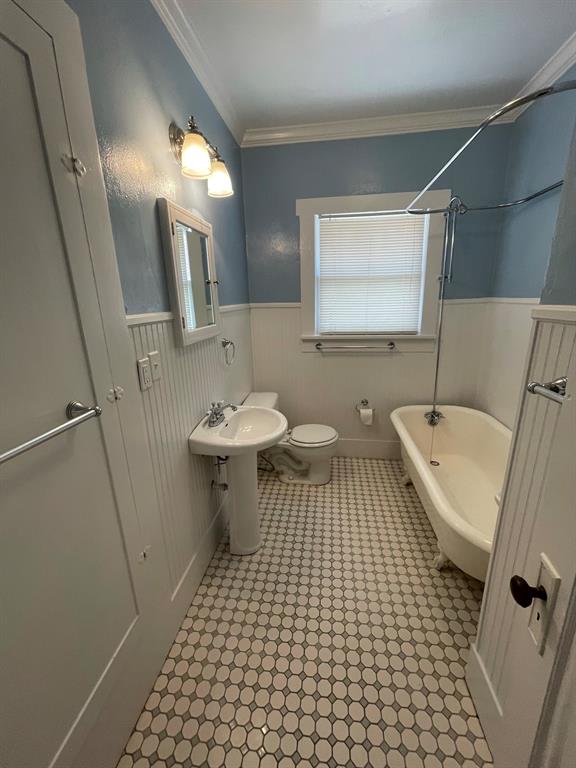 2257 College Avenue Fort Worth, TX 76110 - Photo 23 of 26 a bathroom with a sink a toilet and mirror
