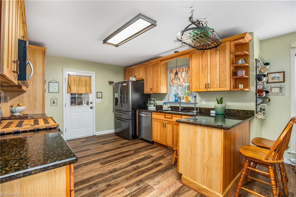 7501 Bartonshire Court Oak Ridge, NC 27310 - Photo 5 of 38