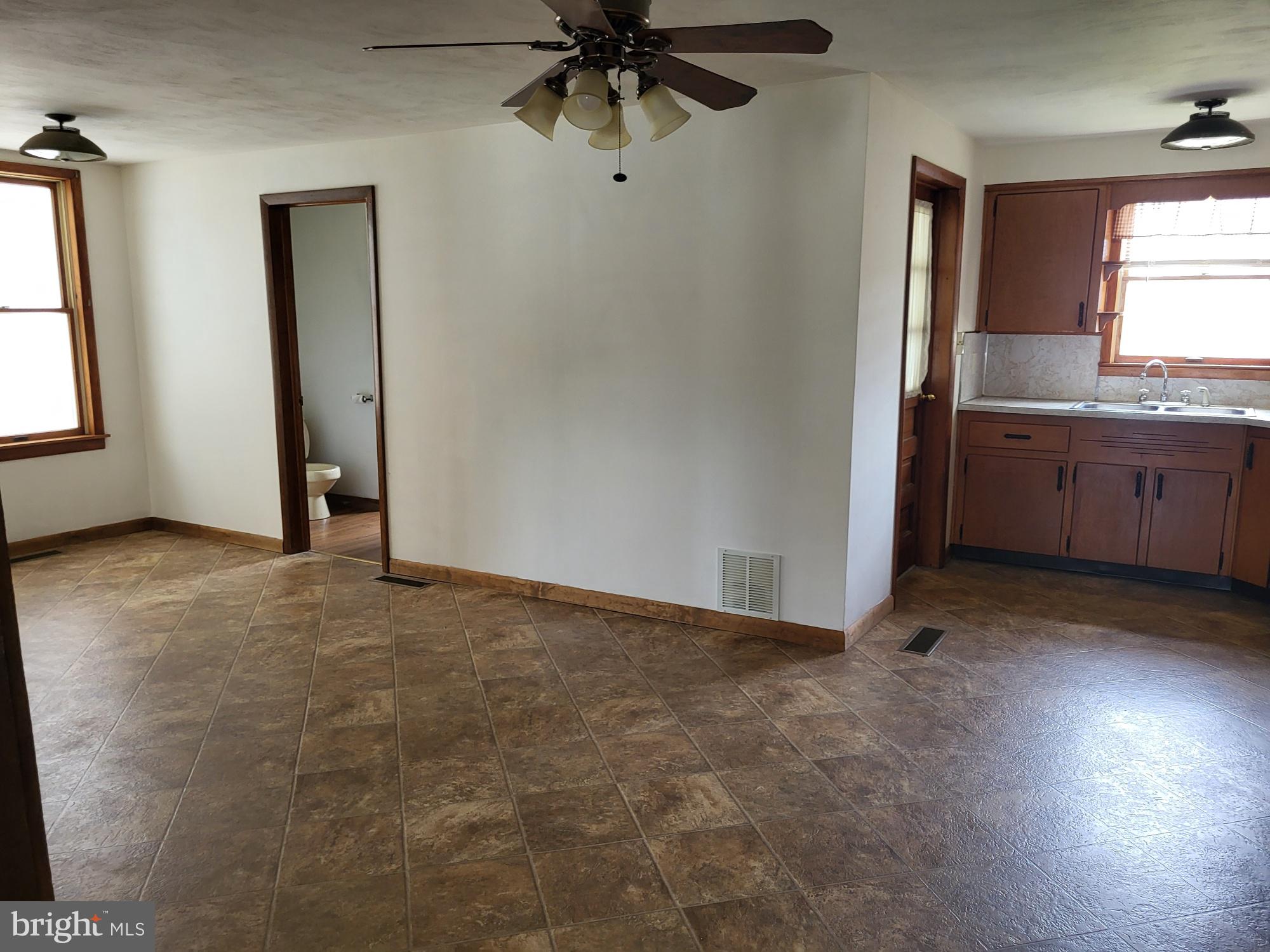 720 Linden Avenue Hanover, PA 17331 - Photo 8 of 18