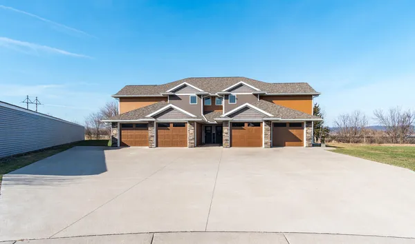$254,900 | 3810 Sunnyside Drive West, La Crosse, WI 54601