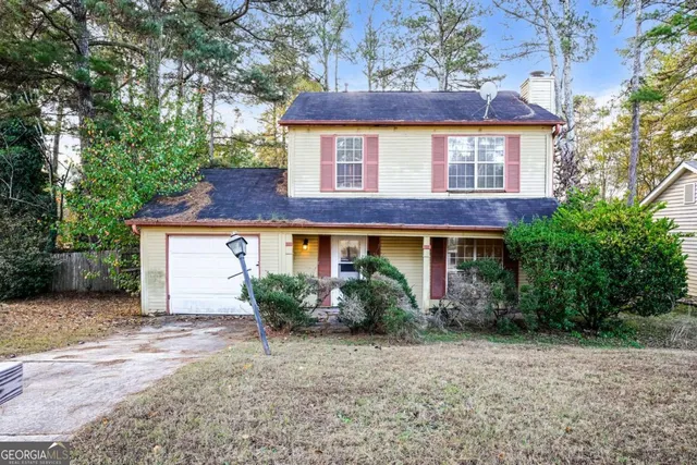 front view of house with a yard