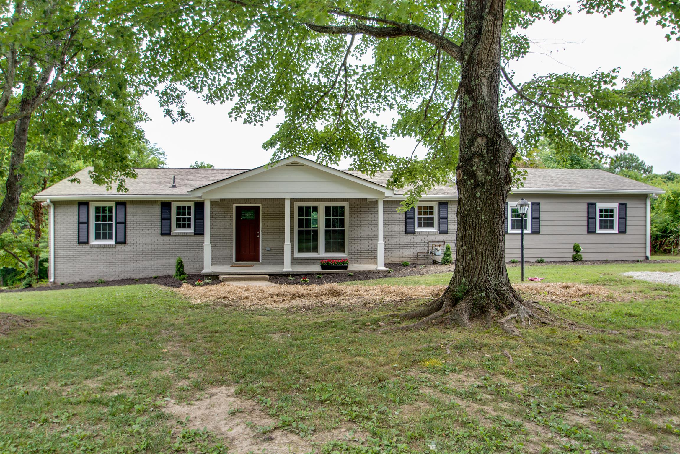 1050 Dawson Road White Bluff, TN 37187 - Photo 2 of 29 Gallery Image 2