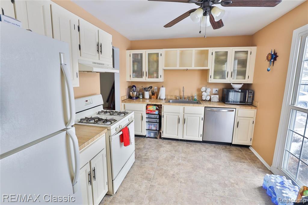 1562 Gas Light Lane Rochester Hills, MI 48306 - Photo 15 of 16