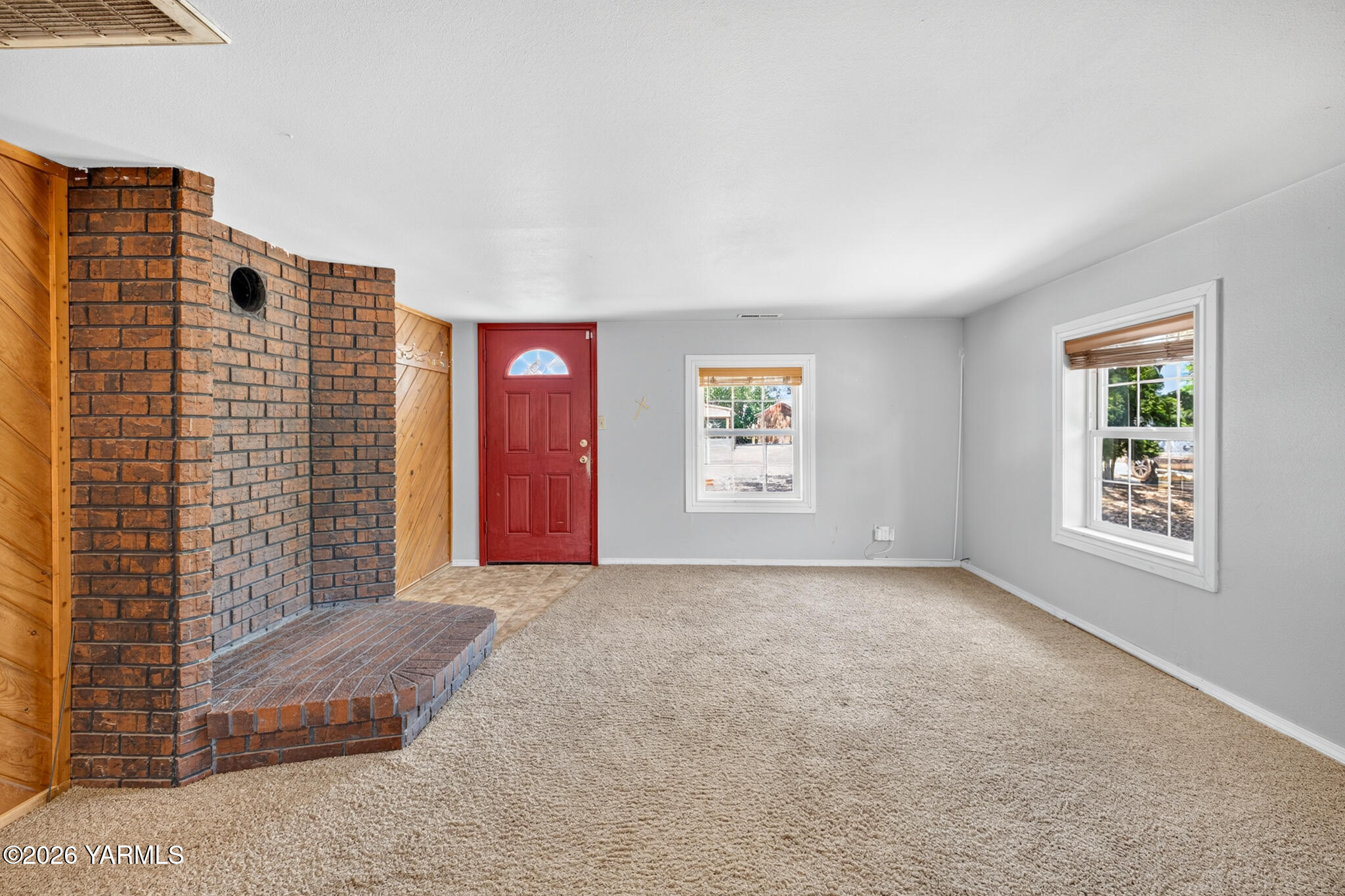 2281 Gurley Road Granger, WA 98932 - Photo 11 of 41 11 Front Living Room