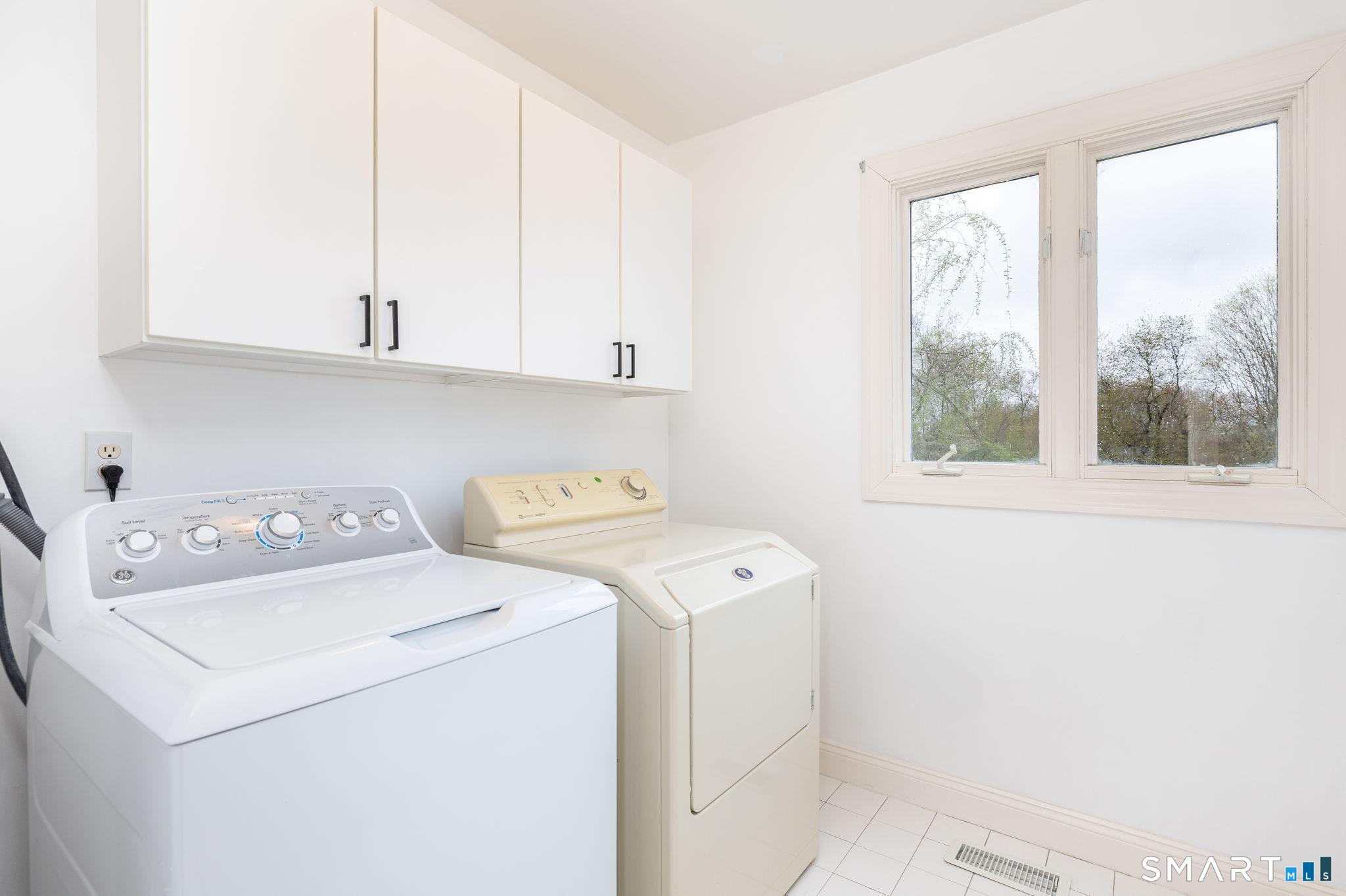 1057 Daniels Farm Road Trumbull, CT 06611 - Photo 32 of 40 a utility room with dryer and washer