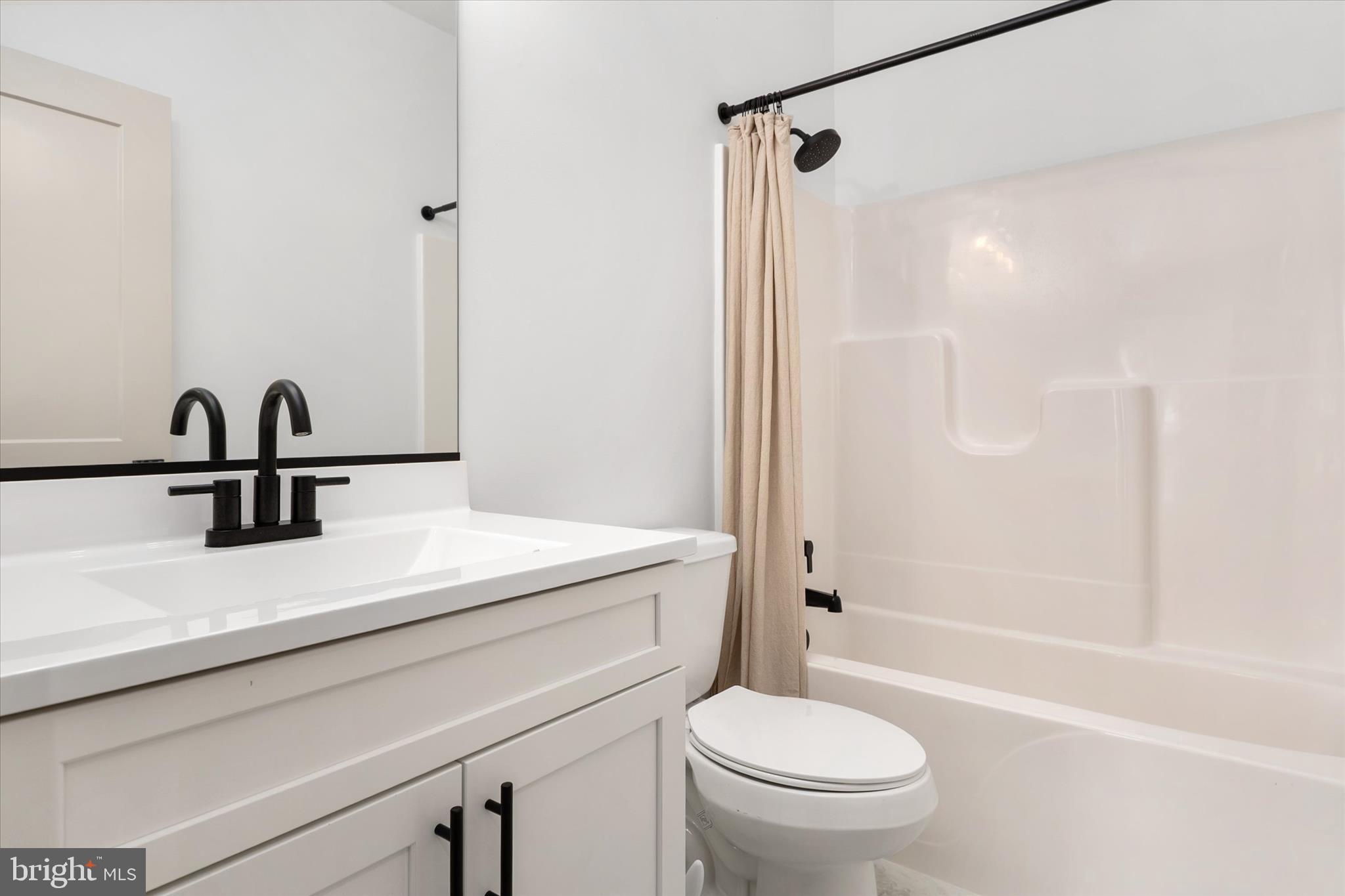 11473 Holly Road Ridgely, MD 21660 - Photo 22 of 38 Hallway Bathroom