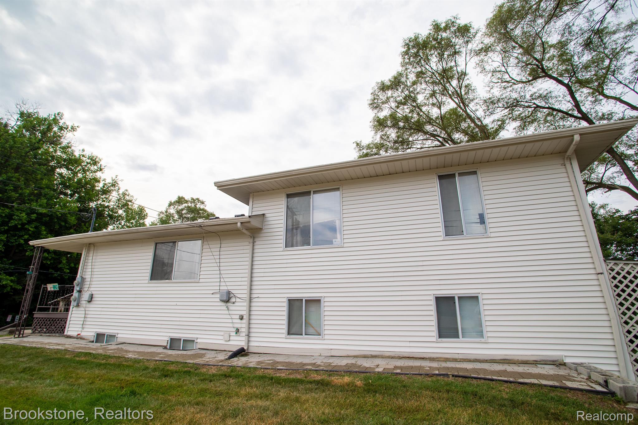 122 Campbell Street Rochester, MI 48307 - Photo 15 of 32 Gallery Image 15