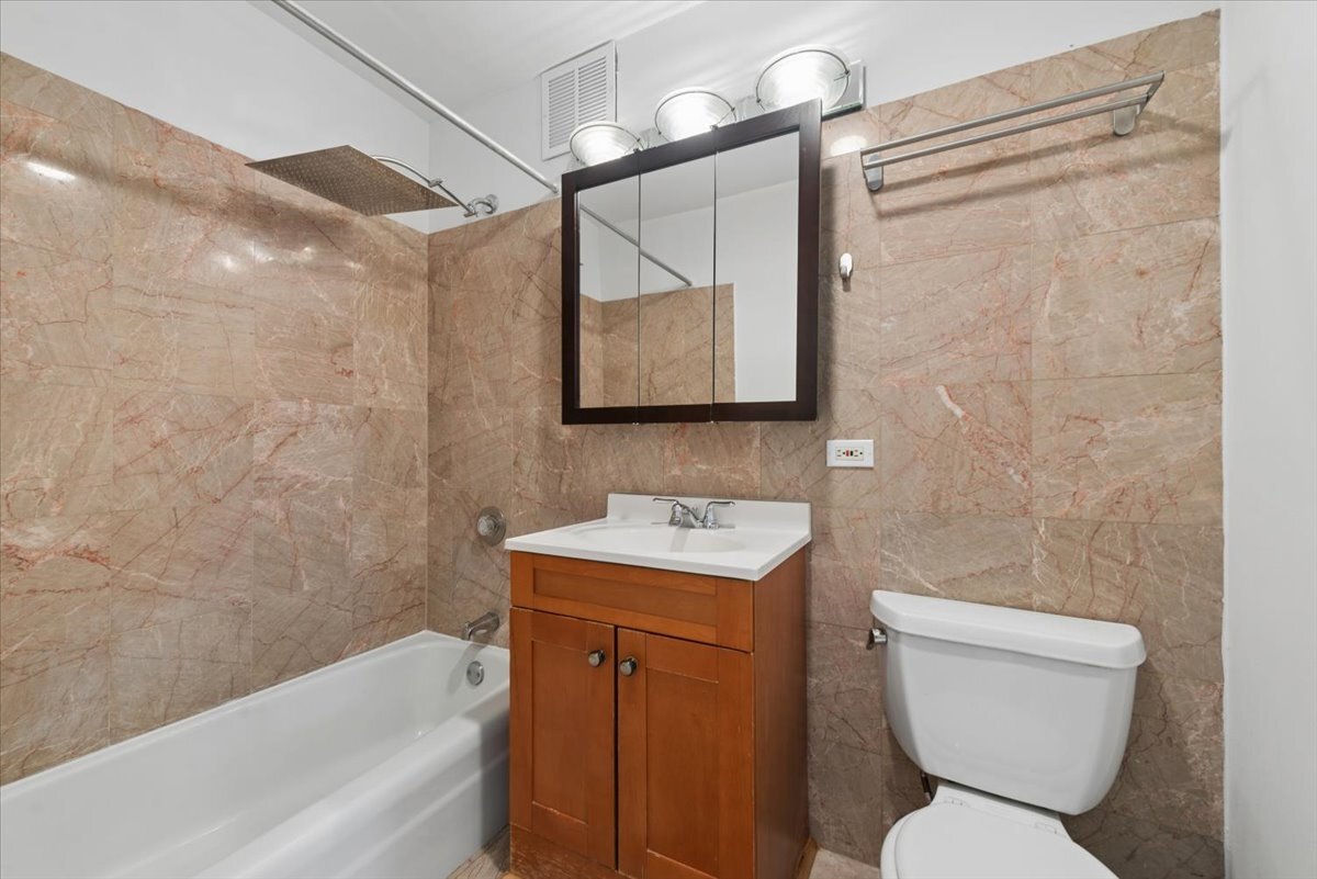 655 West Irving Park Road, Unit 906 Chicago, IL 60613 - Photo 10 of 20