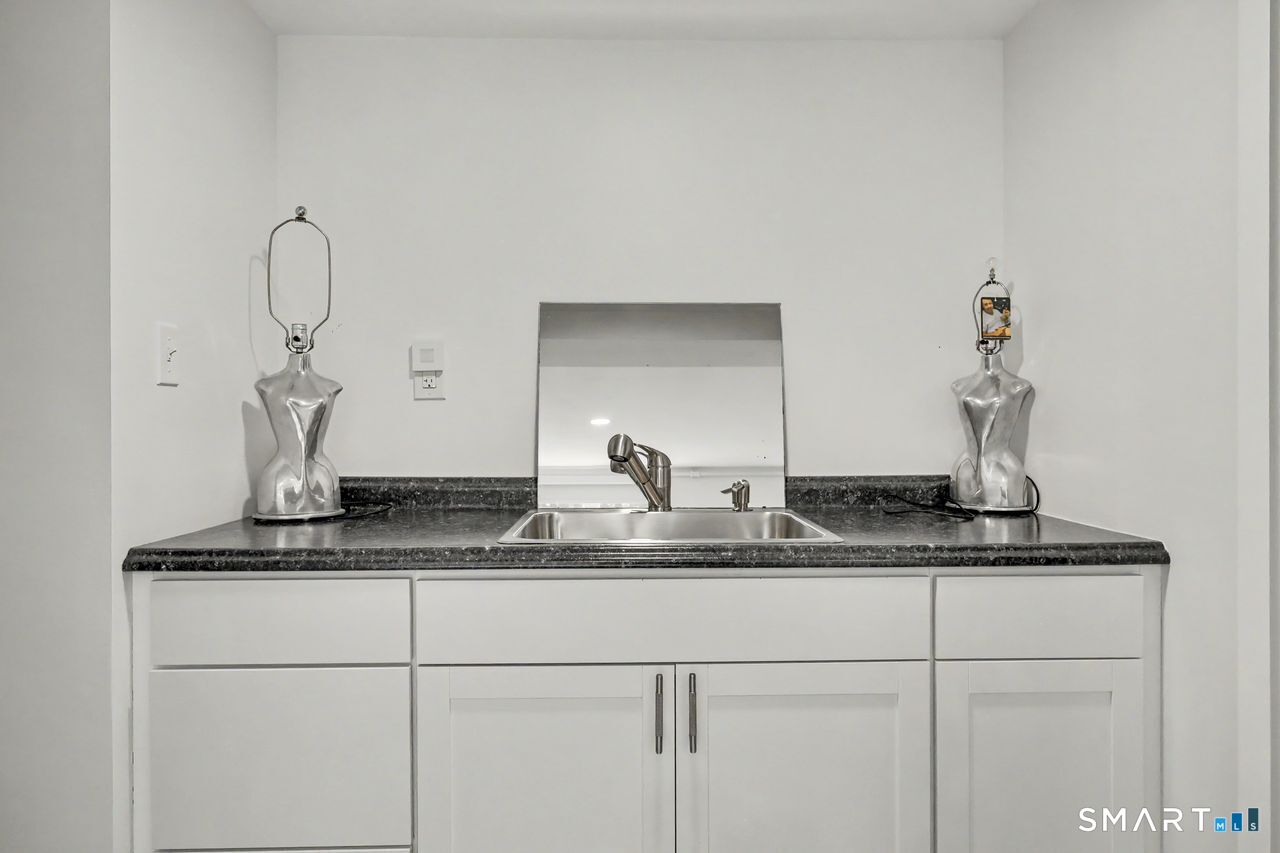 48 Mulberry Road Woodbridge, CT 06525 - Photo 32 of 40 Gallery Image 32