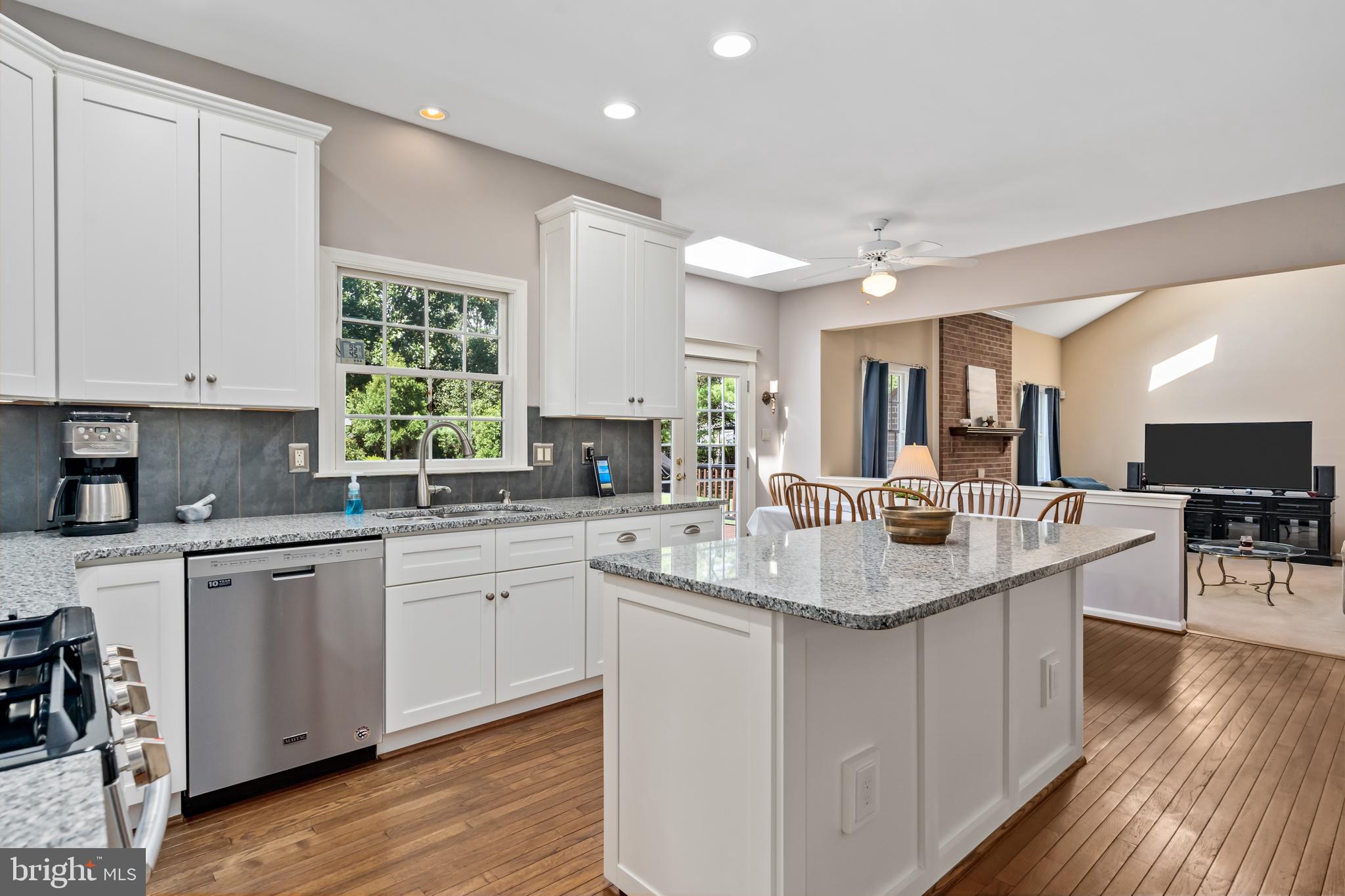 7 Clearbrook Lane Sewell, NJ 08080 - Photo 11 of 45 NEW Light and Bright Kitchen