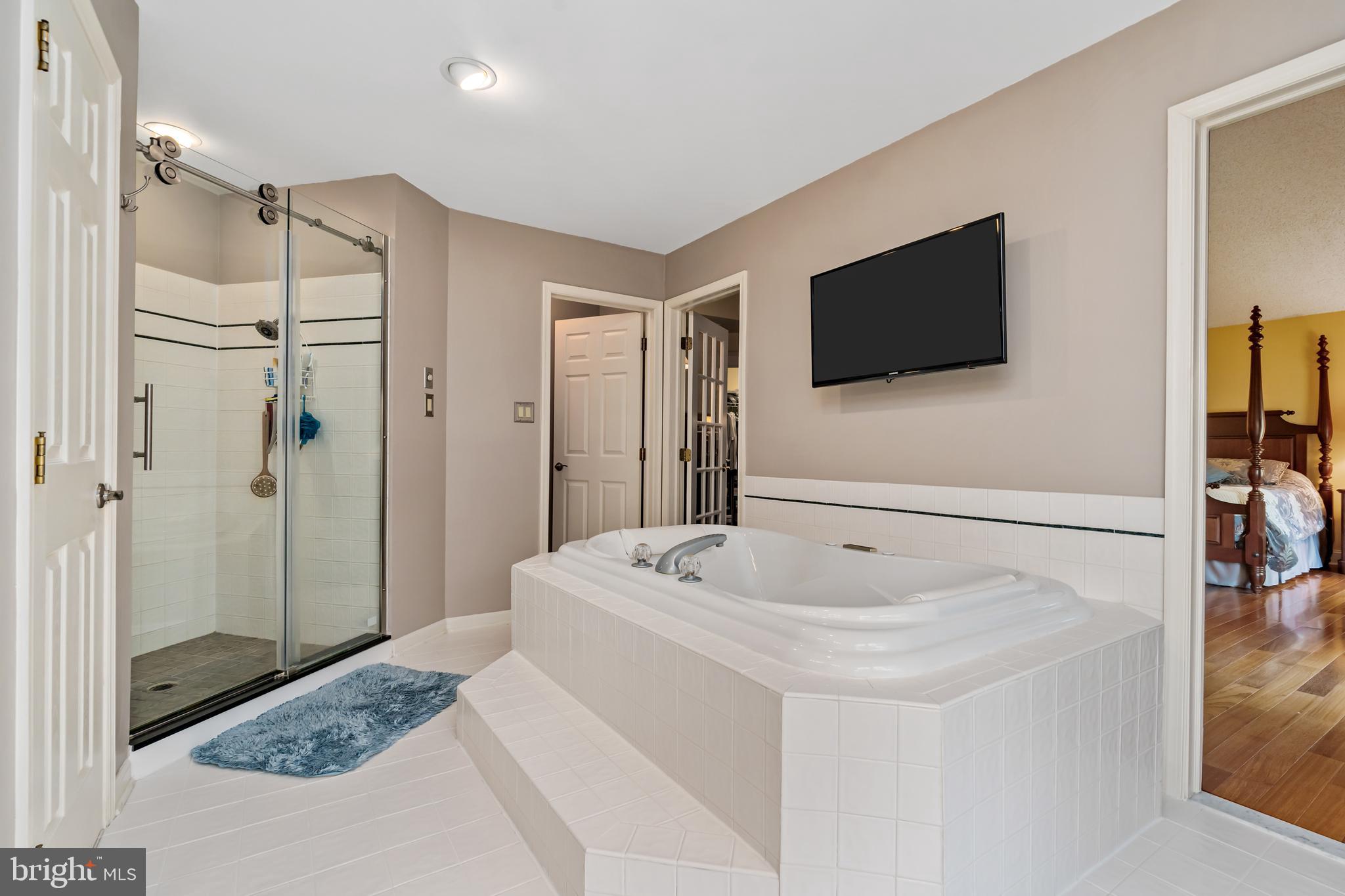 7 Clearbrook Lane Sewell, NJ 08080 - Photo 23 of 45 Master Bath w/Soaking Tub