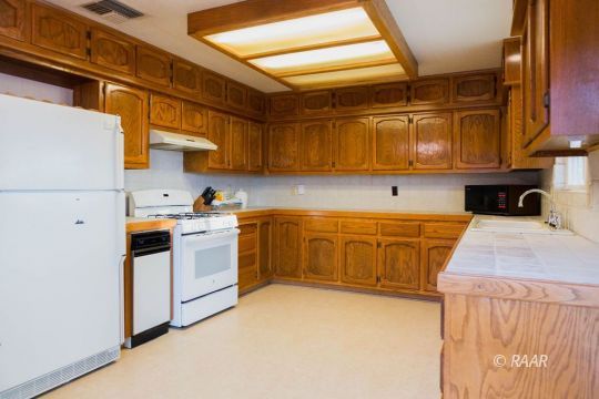 231 South Brady Street Ridgecrest, CA 93555 - Photo 10 of 31