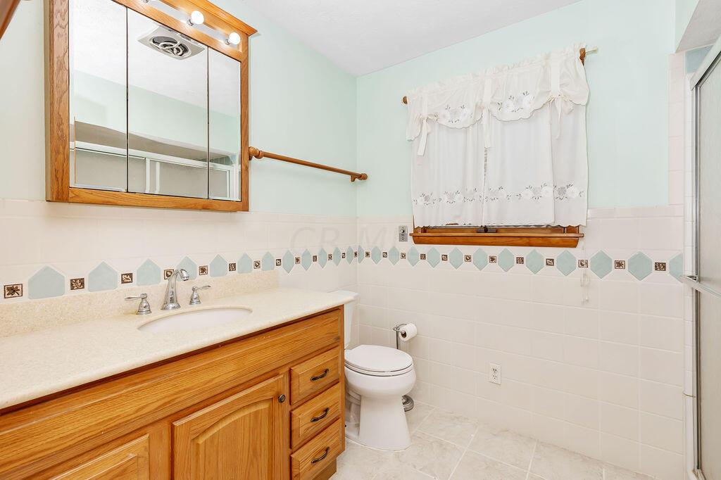 1112 Hamburg Road Southwest Lancaster, OH 43130 - Photo 31 of 40 20-Bathroom
