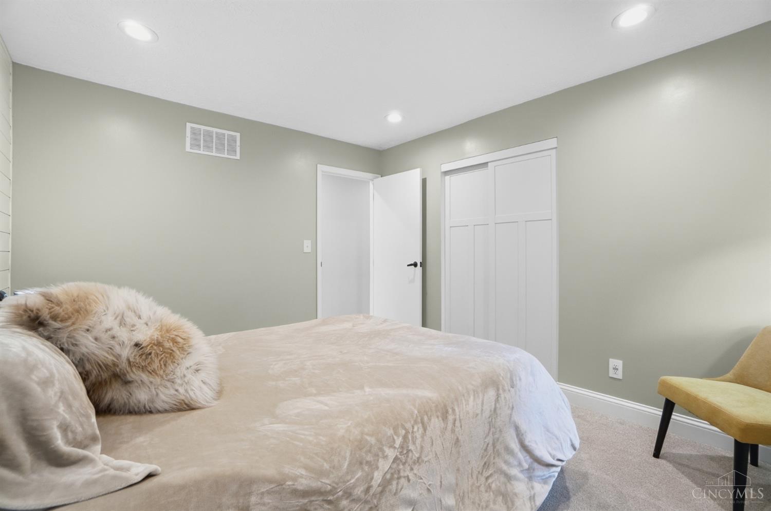 6594 Springdale Road Cincinnati, OH 45247 - Photo 24 of 57