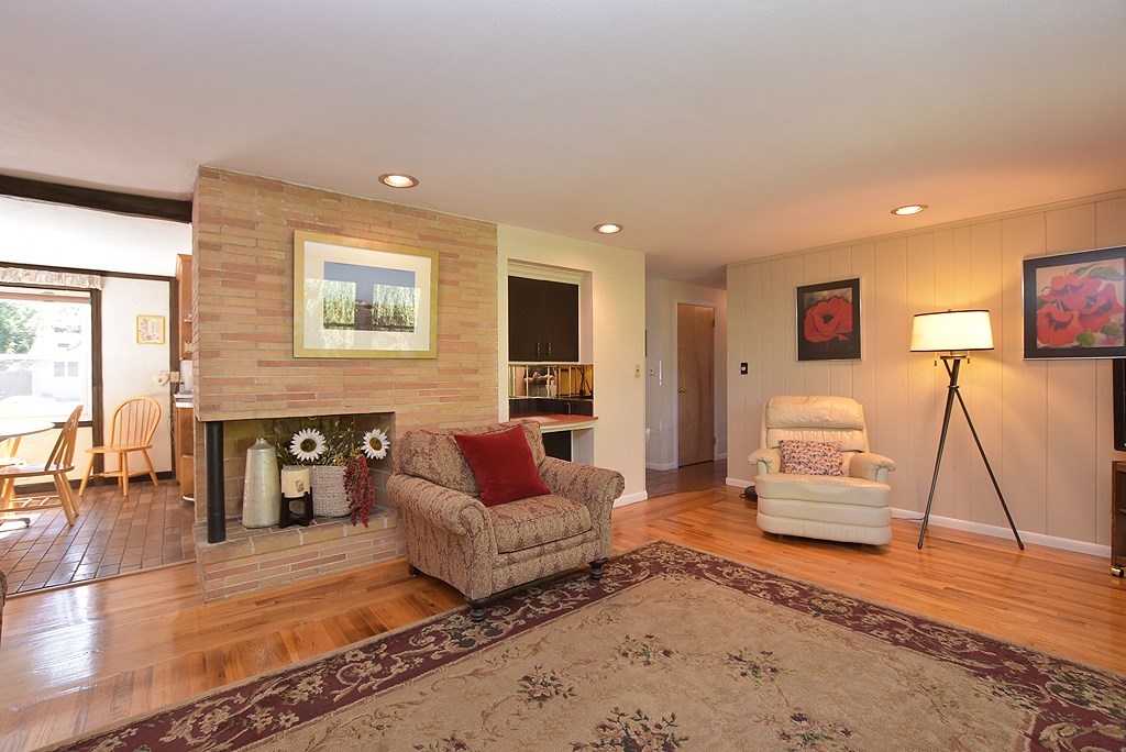127 Cushing Road Warwick, RI 02888 - Photo 4 of 18 Gallery Image 4