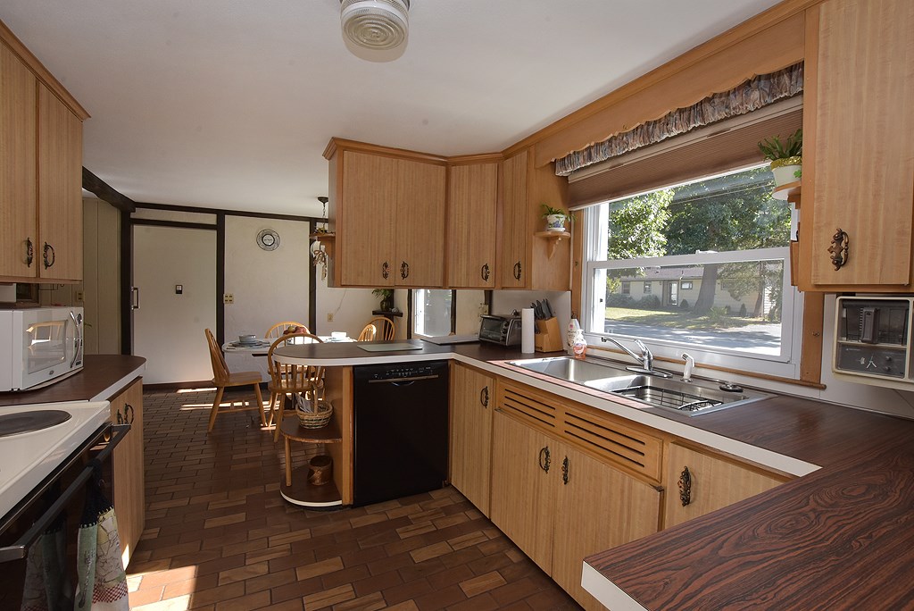 127 Cushing Road Warwick, RI 02888 - Photo 5 of 18 Gallery Image 5