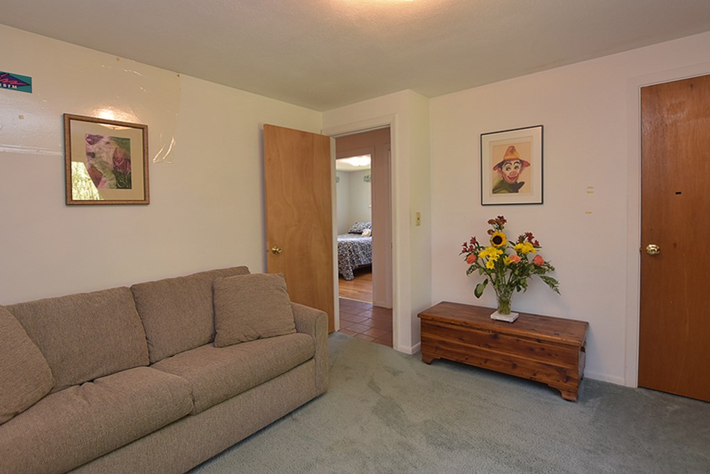 127 Cushing Road Warwick, RI 02888 - Photo 8 of 18 Gallery Image 8