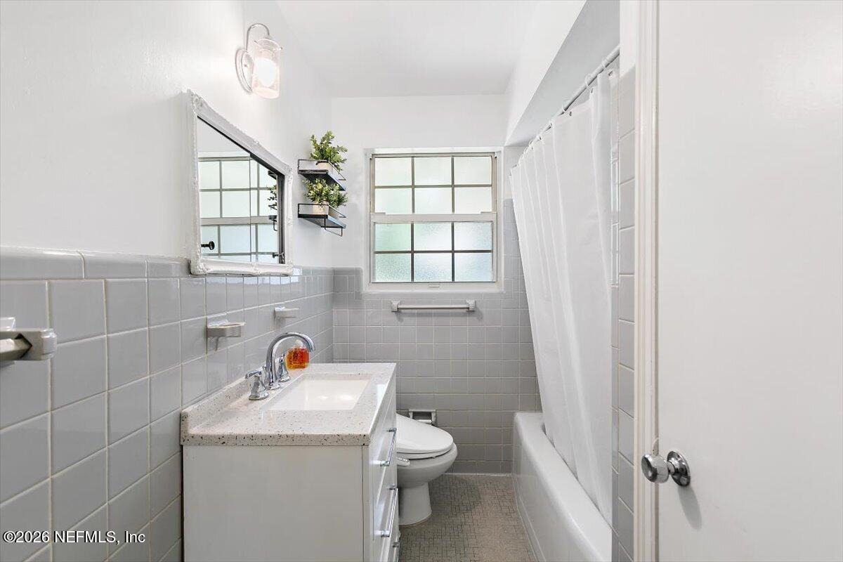 560 Mandalay Road Jacksonville, FL 32216 - Photo 17 of 27 16-Bathroom