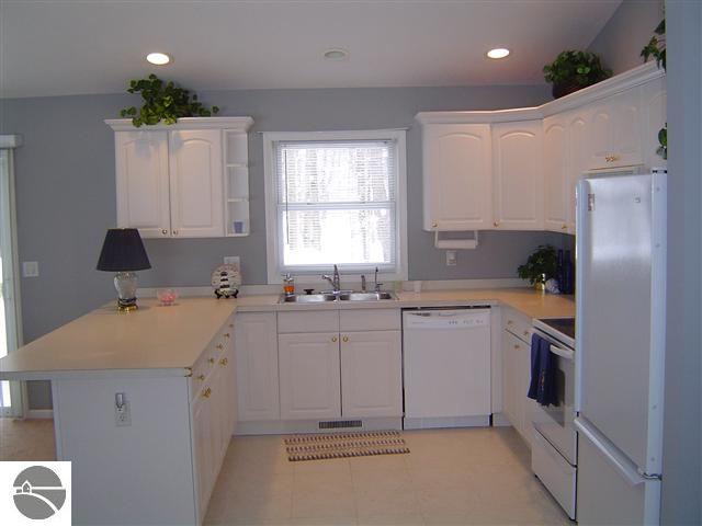 19239 Ridgeview Lane Lake Ann, MI 49650 - Photo 12 of 33 1742111-11.JPG