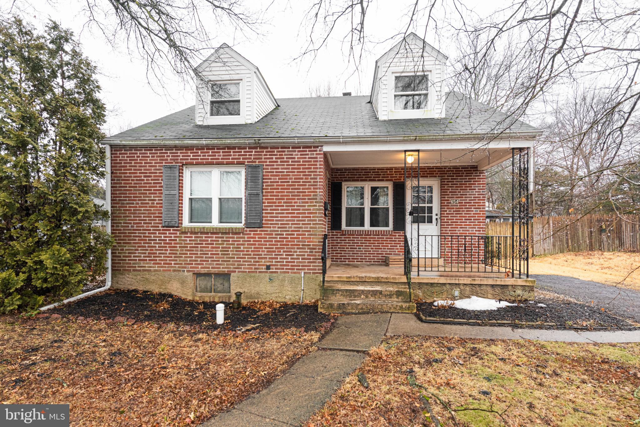 654 Mervine Street Pottstown, PA 19464 - Photo 1 of 23