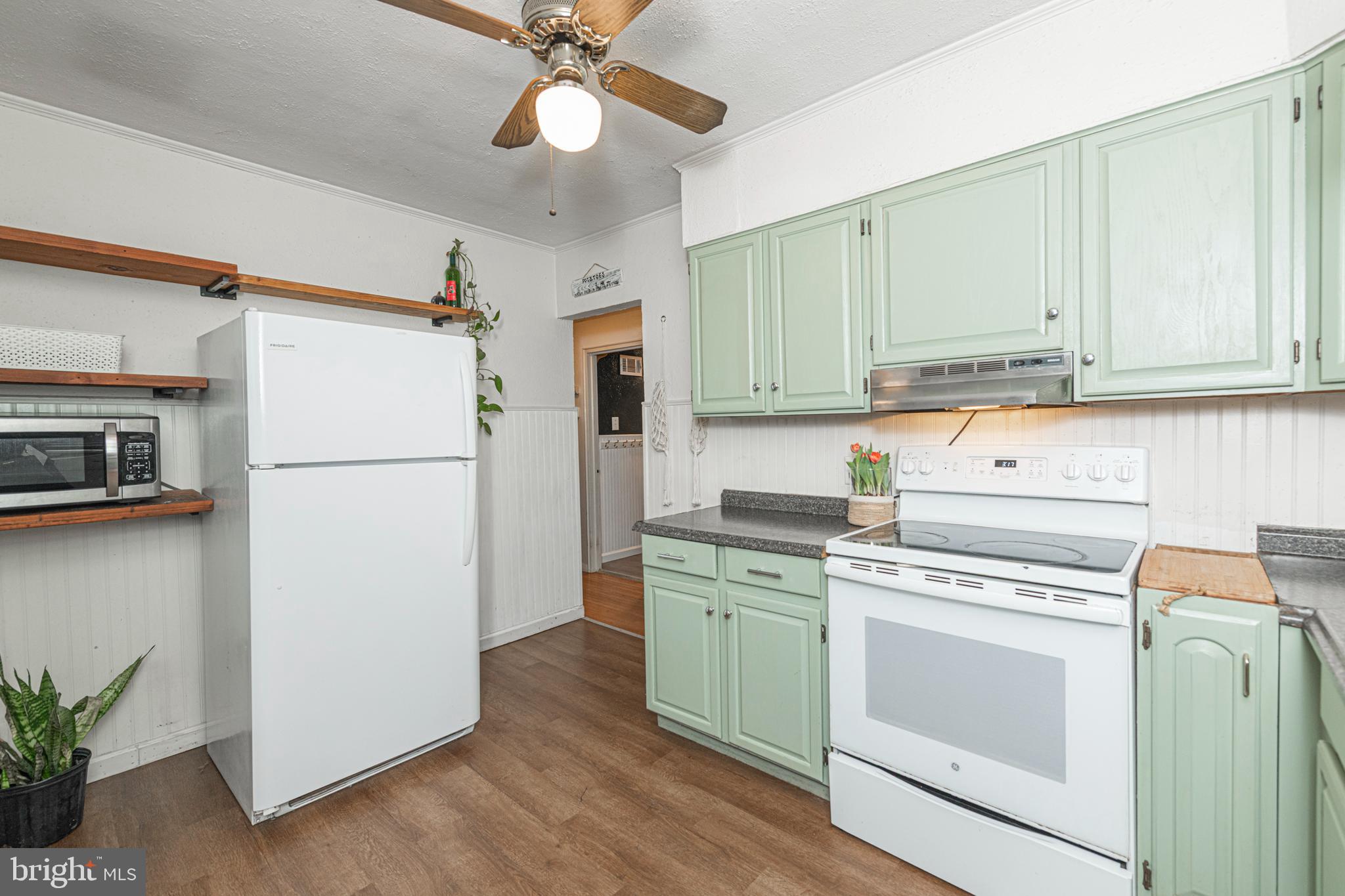 654 Mervine Street Pottstown, PA 19464 - Photo 5 of 23