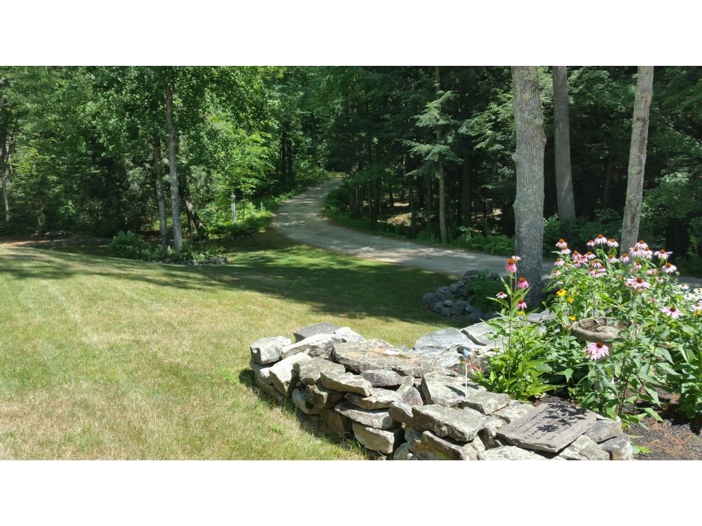 29 Old Milford Road Amherst, NH 03031 - Photo 2 of 36