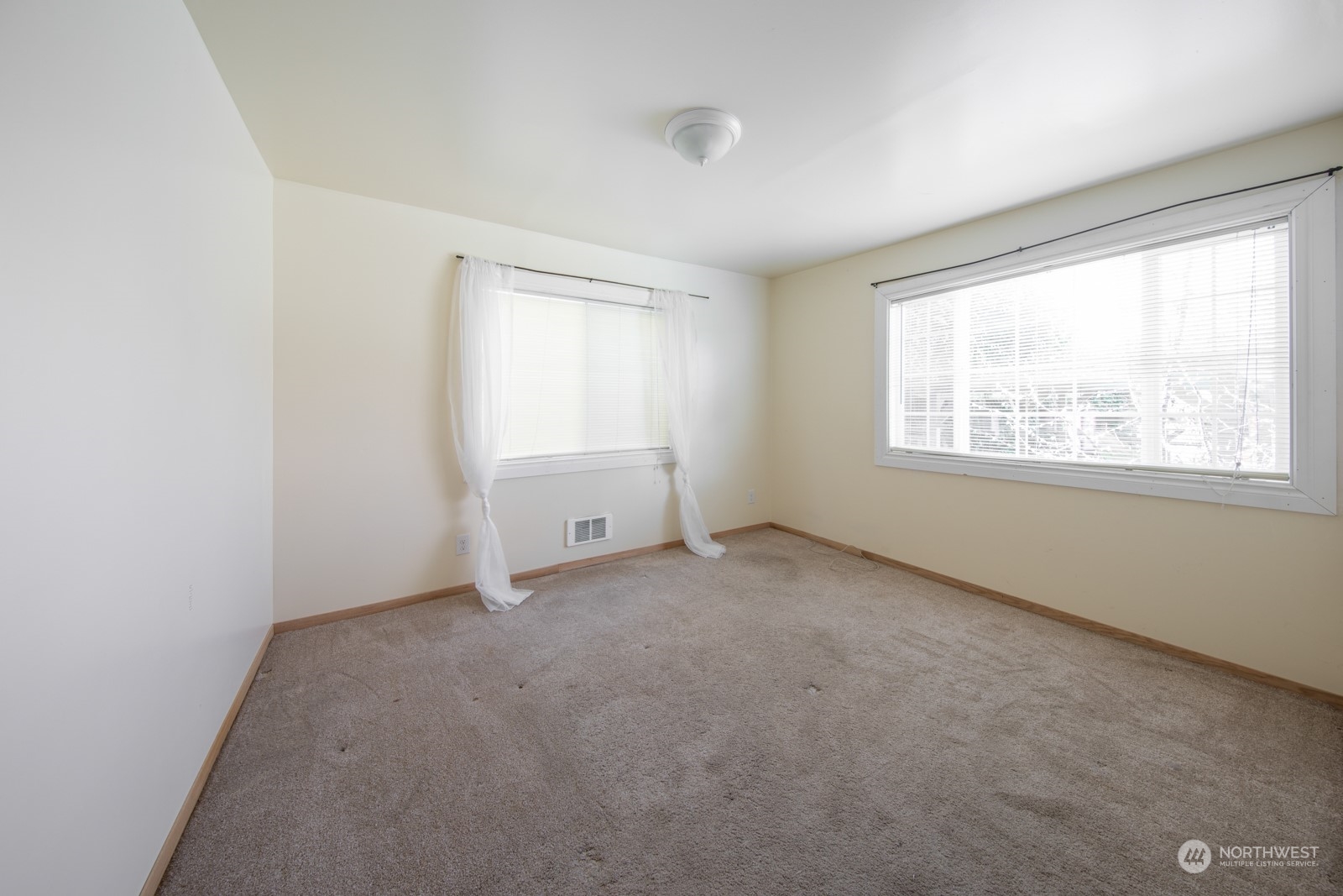 2202 Rucker Avenue Everett, WA 98201 - Photo 26 of 37 an empty room with windows