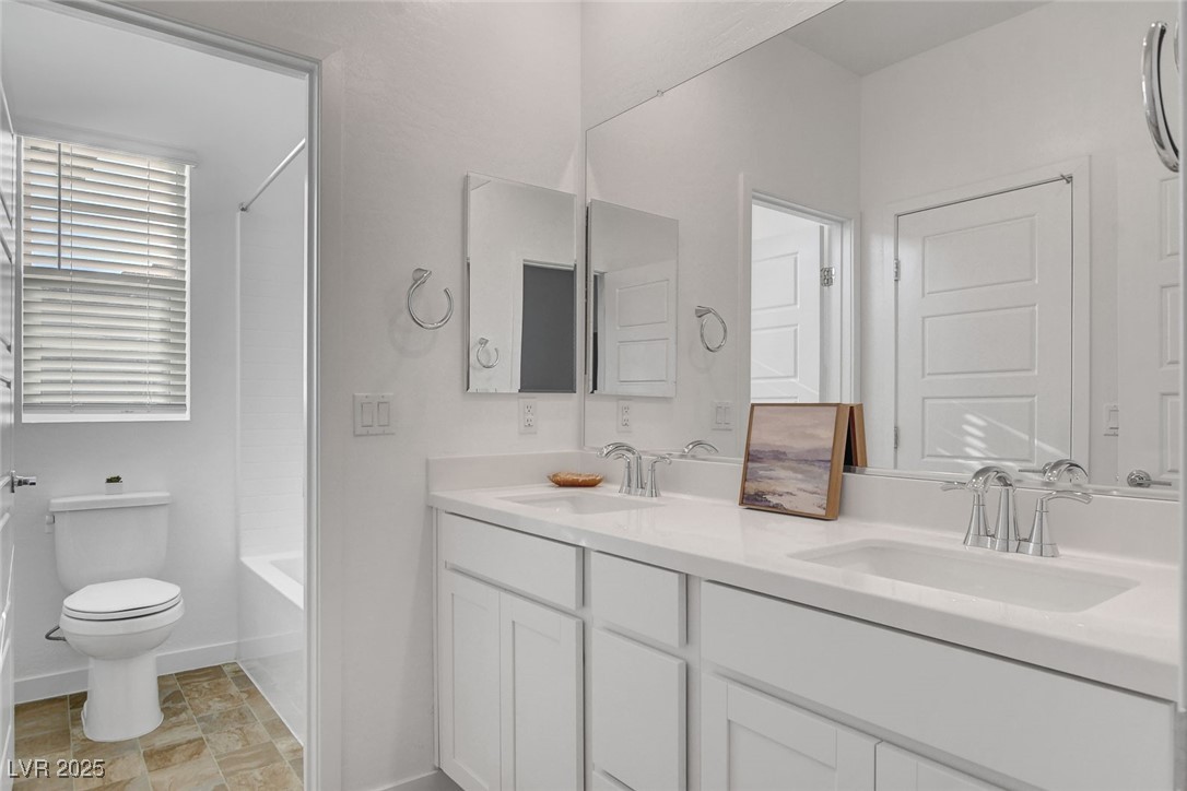 40 Strada Moscato Henderson, NV 89011 - Photo 44 of 86 Upstairs Bath