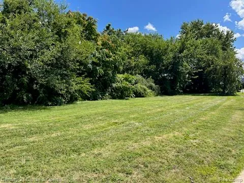 $15,000 | 35757 East Michigan Avenue, Wayne, MI 48184