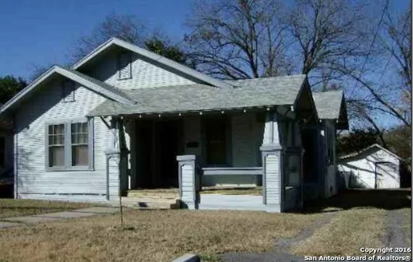$1,250 | 2223 East Houston Street, San Antonio, TX 78202