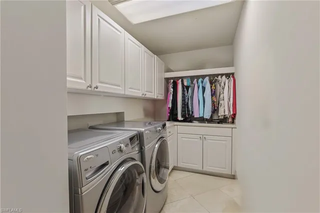 a view of kitchen with washer and dryer