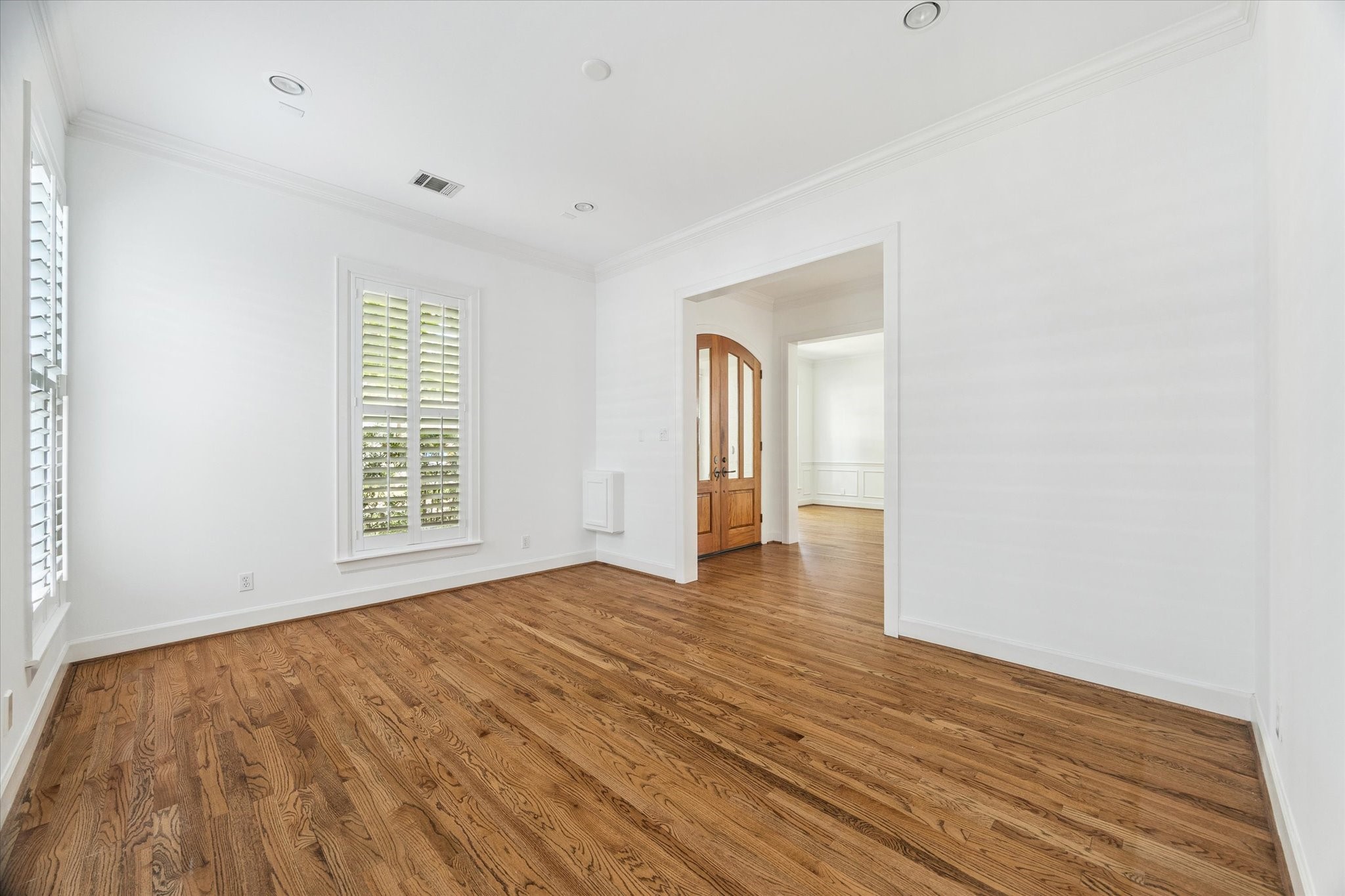 6106 Fordham Street Houston, TX 77005 - Photo 3 of 33 Bright front living area with hardwood floors, fresh white walls, and plantation shutters offering abundant natural light.
