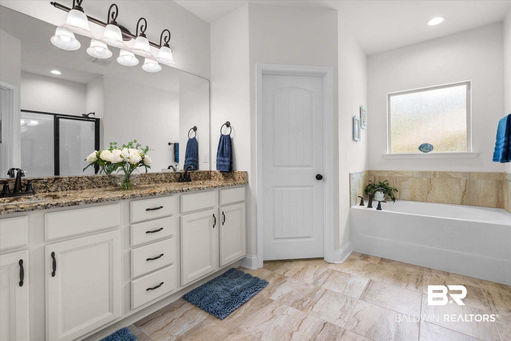 1270 Surrey Loop Foley, AL 36535 - Photo 15 of 27 Bathroom