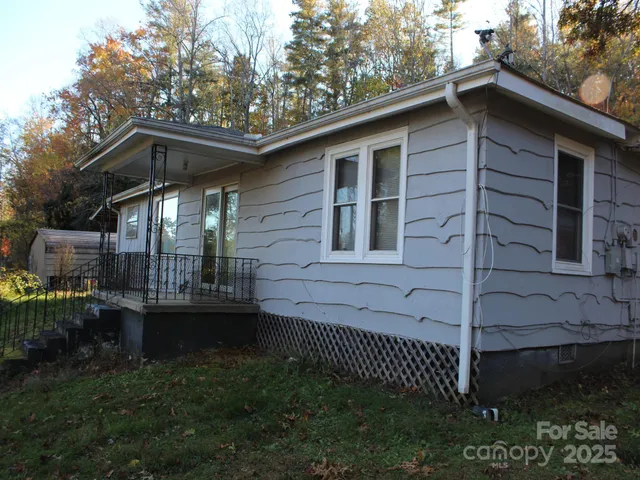 a view of a house with a small yard
