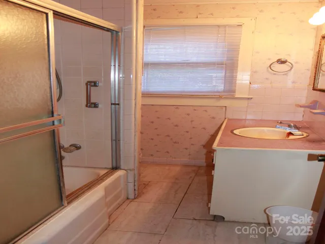 a view of a house with a yard and garage