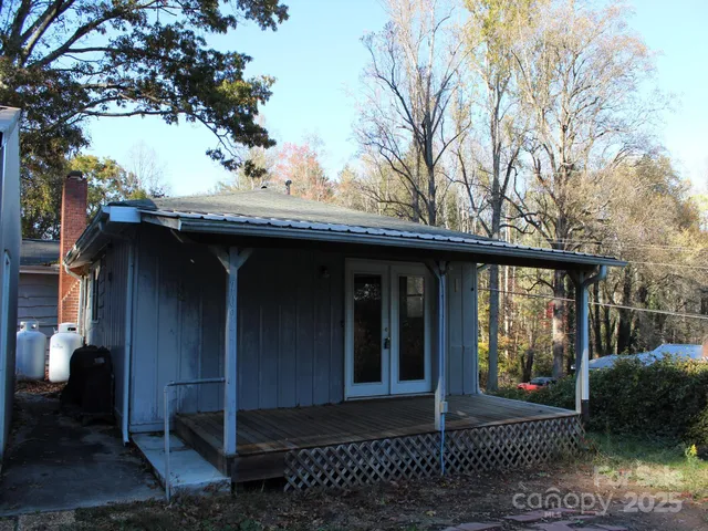 a house view with a outdoor space