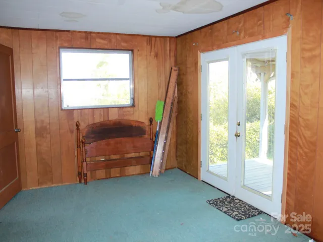 a view of an empty room and window
