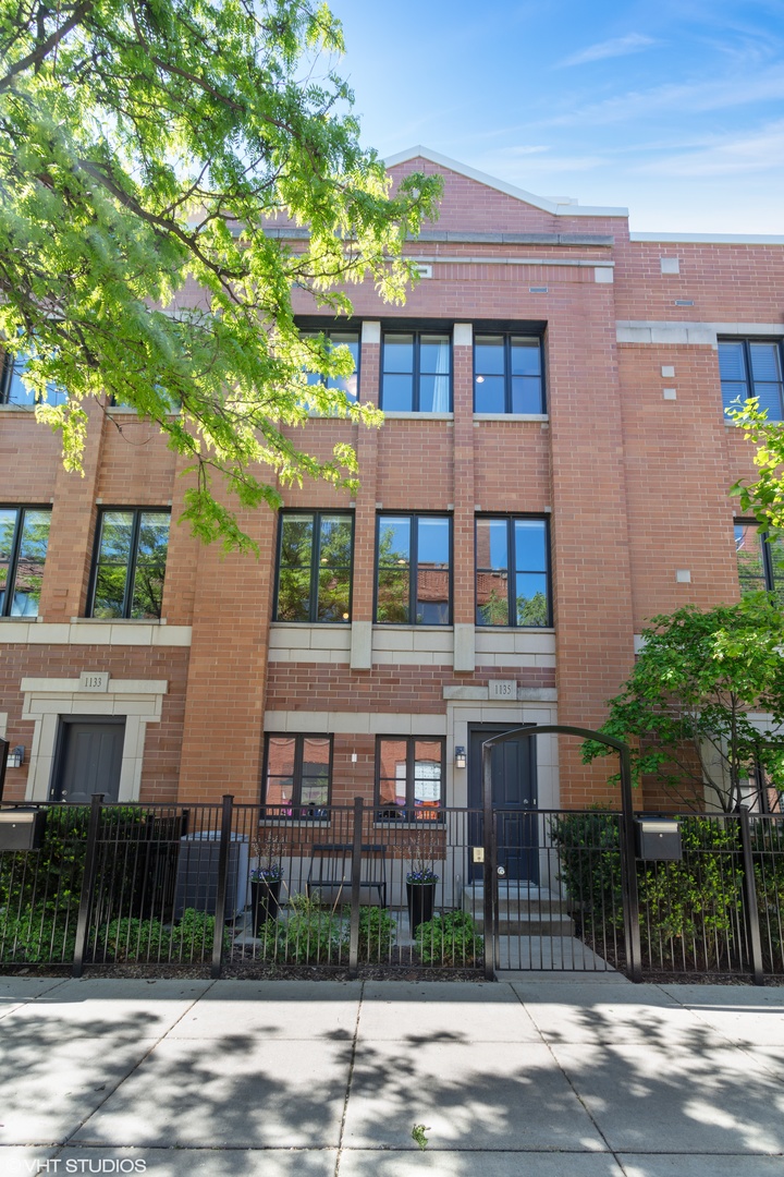 1135 West Monroe Street Chicago, IL 60607 - Photo 1 of 22