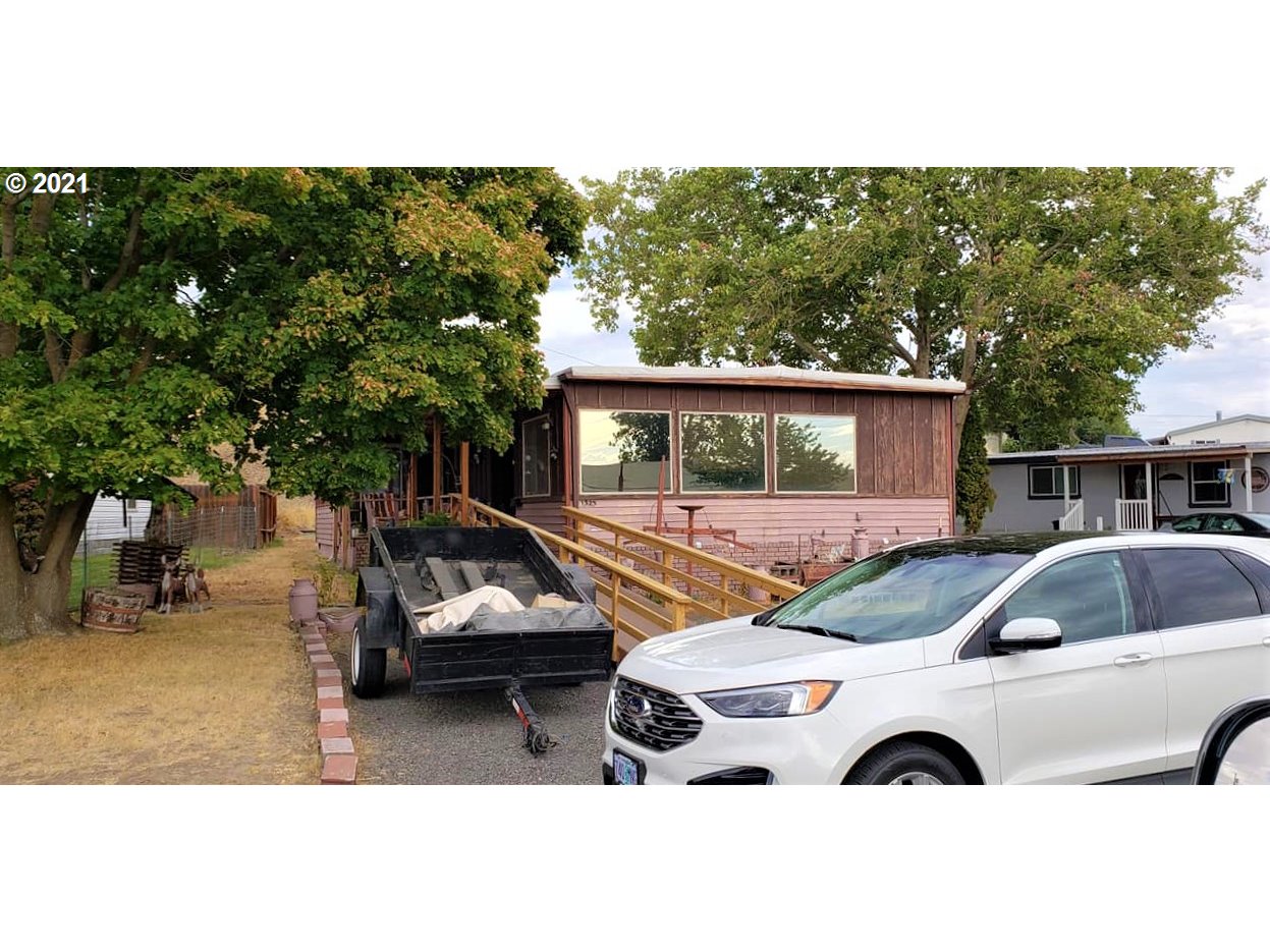 1325 Southwest 33rd Street Pendleton, OR 97801 - Photo 1 of 13