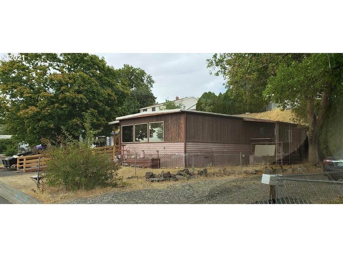 1325 Southwest 33rd Street Pendleton, OR 97801 - Photo 2 of 13