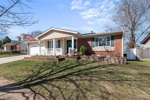 $400,000 | 677 Rustic Valley Drive, Ballwin, MO 63021