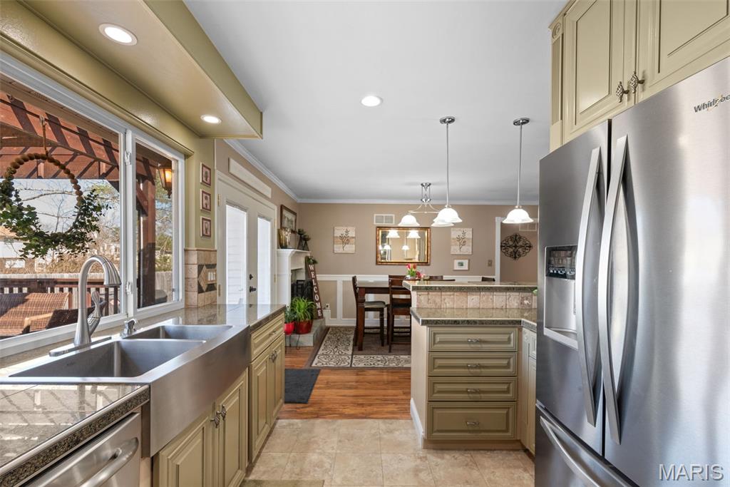 677 Rustic Valley Drive Ballwin, MO 63021 - Photo 11 of 34