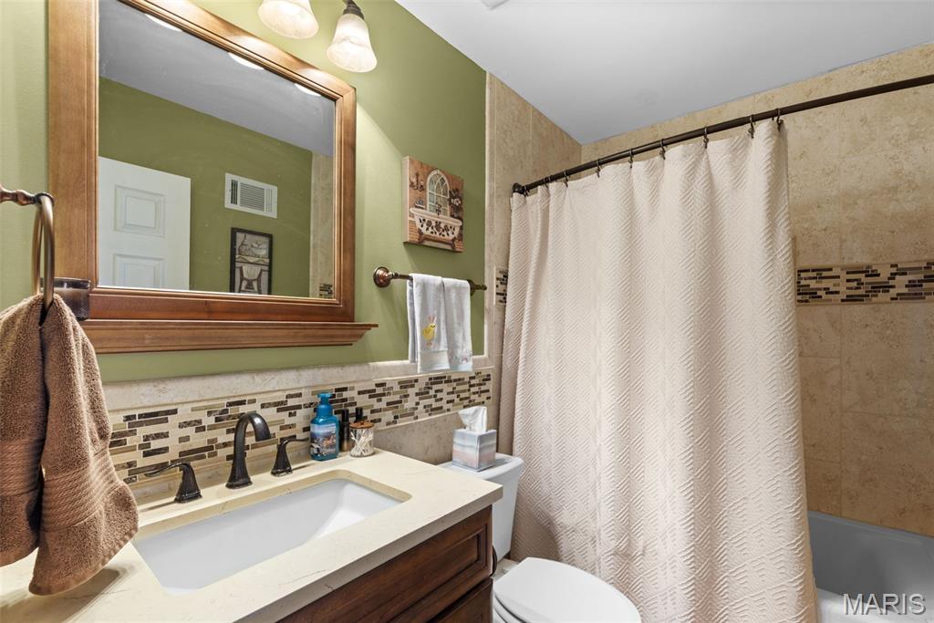 677 Rustic Valley Drive Ballwin, MO 63021 - Photo 19 of 34