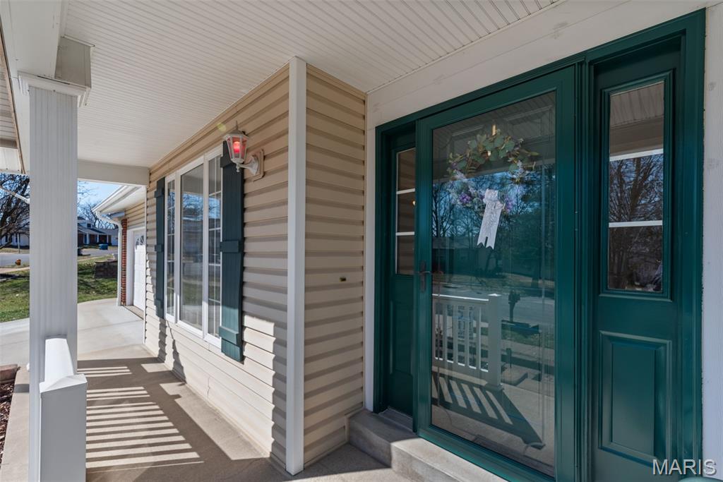 677 Rustic Valley Drive Ballwin, MO 63021 - Photo 2 of 34